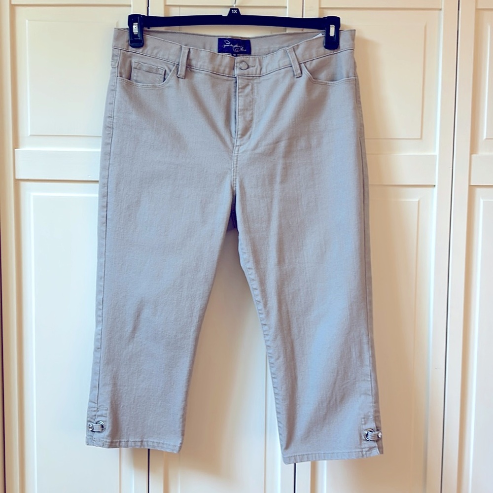 NYDJ Crystal embellished Capri Jeans NWOT